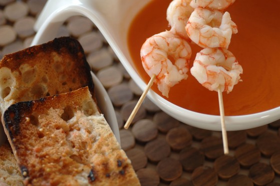 Argentinsk rödräka med gazpacho