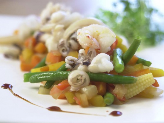 Seafoodmix med wokgrönsaker och teriyakisås