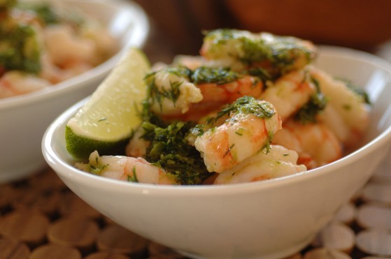 Vitlöksfrästa räkor med citron och dillchimichurri