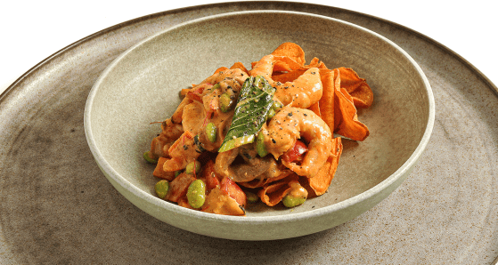 Het räkgryta med sötpotatischips 