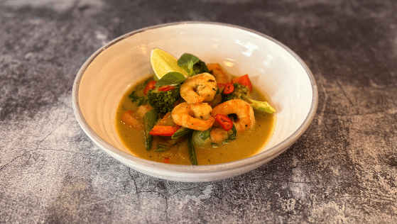 Grön curry med vannameiräkor, lime och pak choi