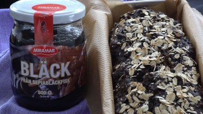 Grovt filmjölksbröd med bläckfiskbläck
